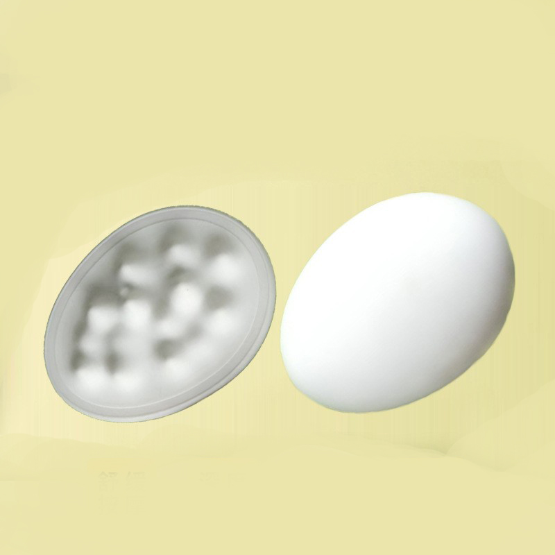 Las mascotas se bañan y masajean, cepillan el baño especial para gatos, cepillan el baño especial para perros flotantes, frotan artefactos, las mascotas se bañan y cepillan el dinero explosivo.