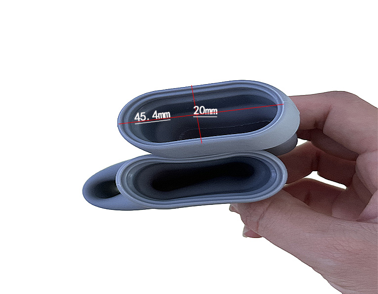 Manguito protector para el tubo de conexión del depósito de líquido