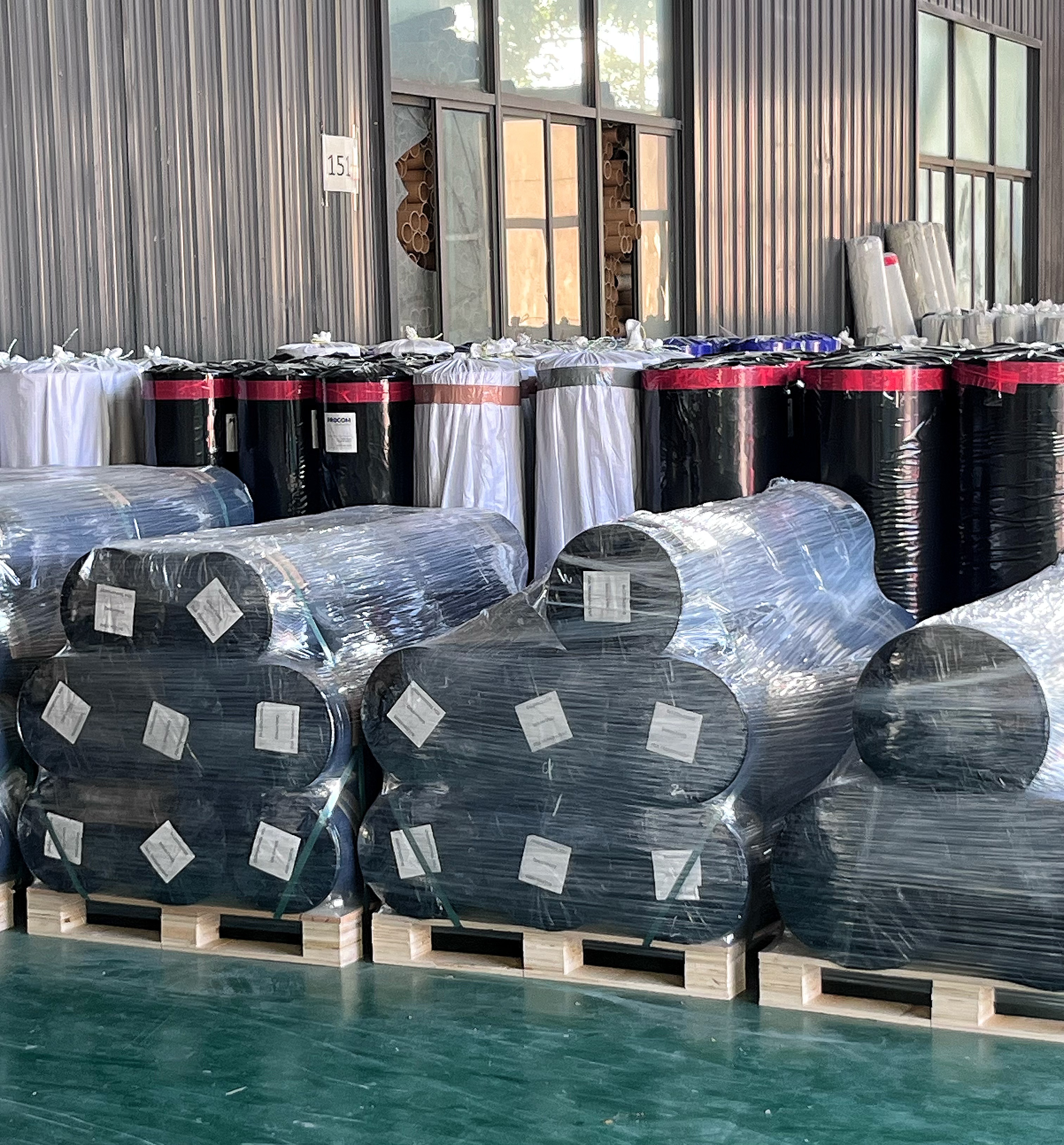 Láminas de Silicona: El "Guardián Multifuncional" en los Sistemas de Transporte Ferroviario