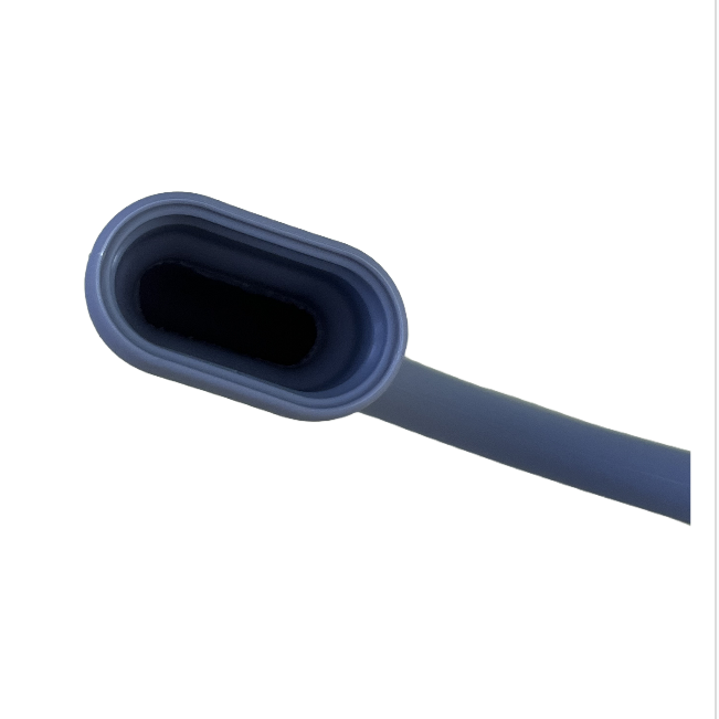 Manguito protector para el tubo de conexión del depósito de líquido